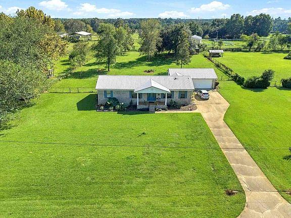 3rd image of 1709 Crest Ln