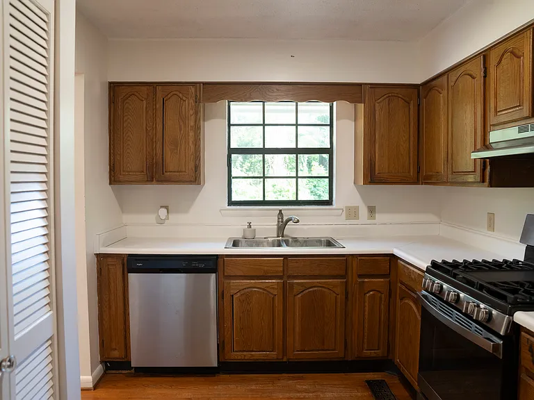 2504 Hermitage Rd — Photo 11