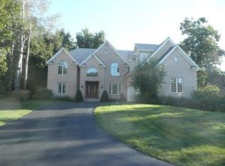 28559 N Sky Crest Dr, Mundelein, IL 60060