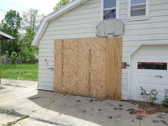 5th image of 1824 S Carr St