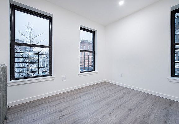 4th image of 201 W 109th St #304