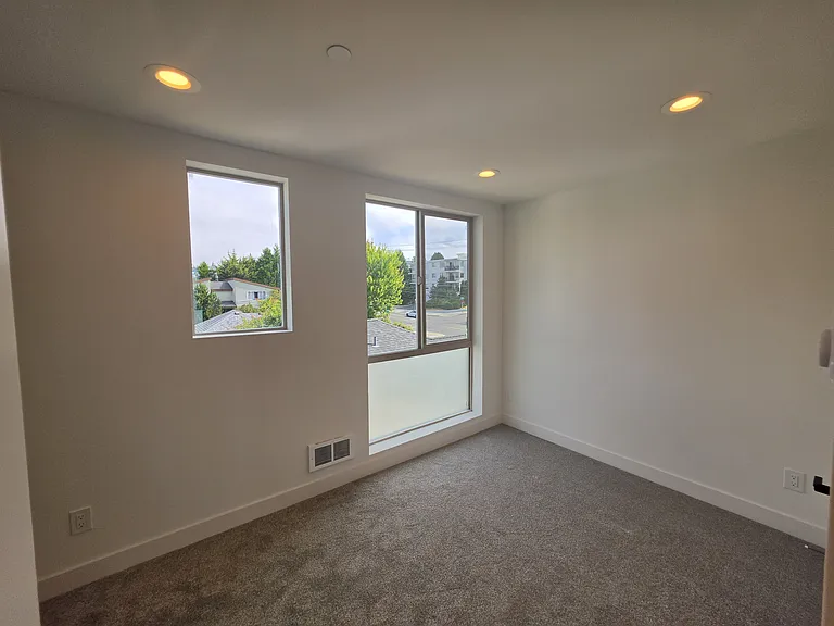 10007 Greenwood Ave N #E — Photo 15