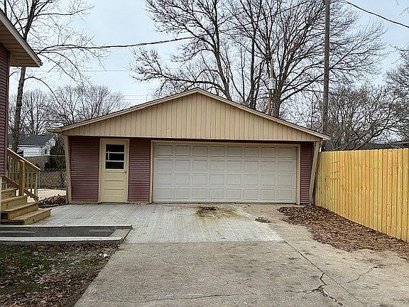 2nd image of 1803 Crescent Dr