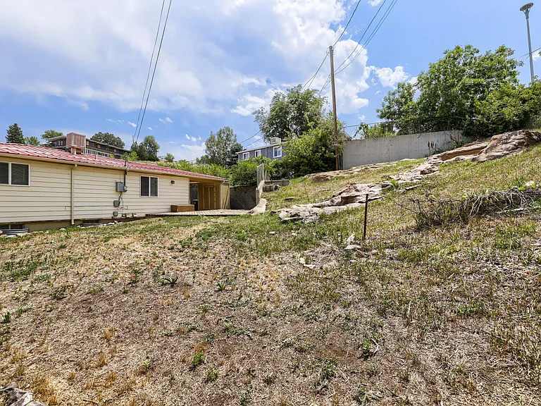 301 Moss St — Photo 21