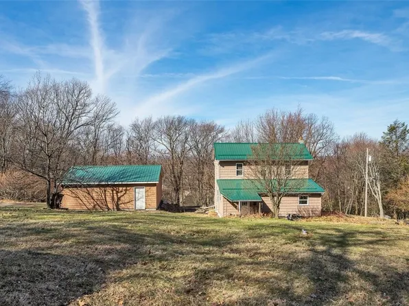 1072 Rod And Gun Rd, Derry, PA 15627