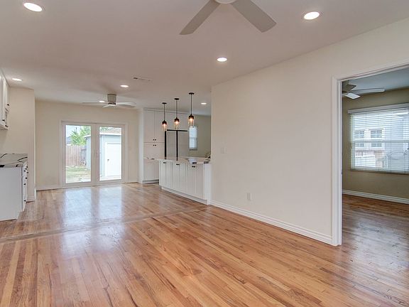 3rd image of 4643 Pimenta Ave