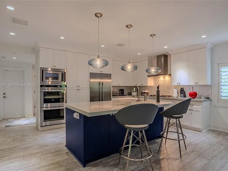 231 Fluvia Ave — Photo 4