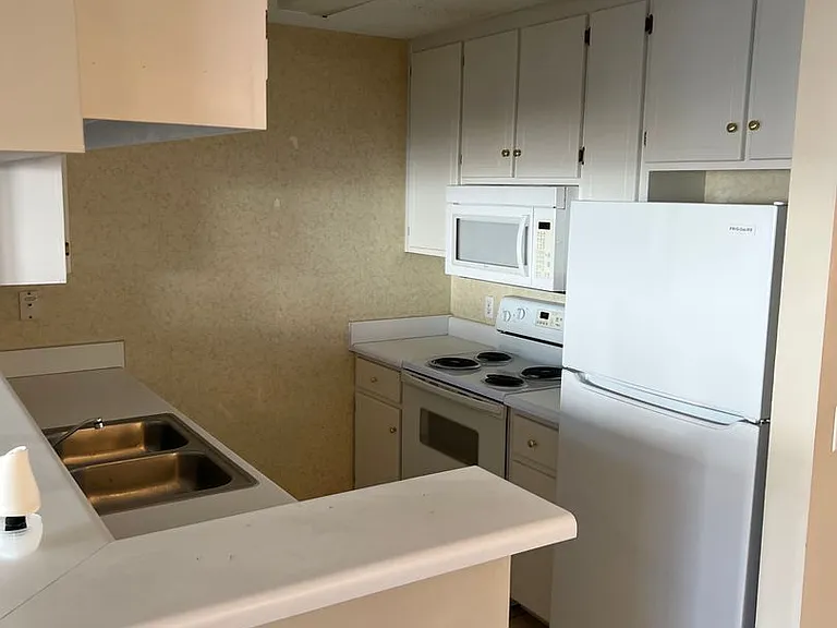 121 S Springview Dr — Photo 3