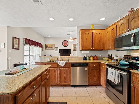 3rd image of 1364 Melissa Dr
