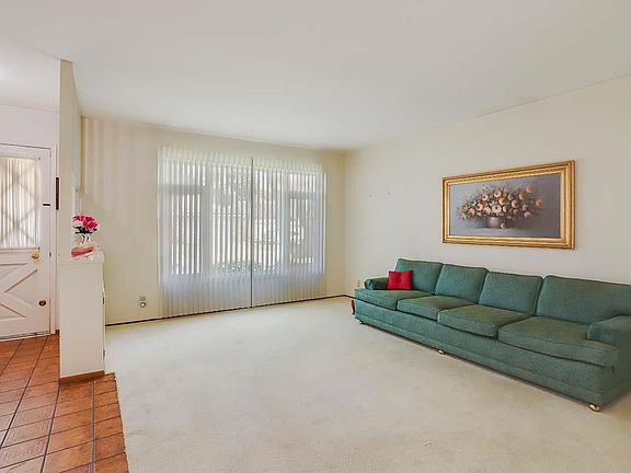 4th image of 586 Eden Ct