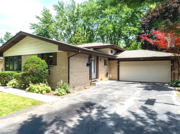 209 N Stevenson Ln, Mount Prospect, IL 60056