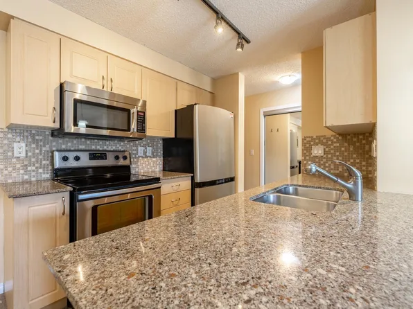 13907 136th St NW #214, Edmonton, AB T6V 1Y5