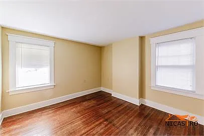 2097 Summit St — Photo 13