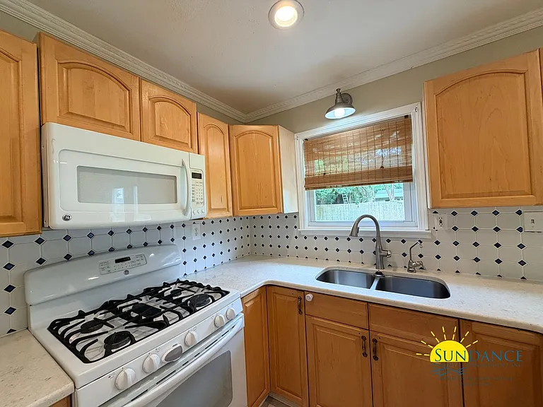 48 Poulton Dr — Photo 8