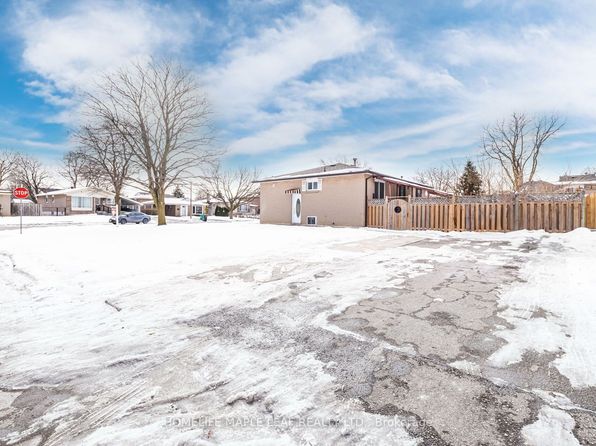 8 Welbeck Dr, Brampton, ON L6X 2L1