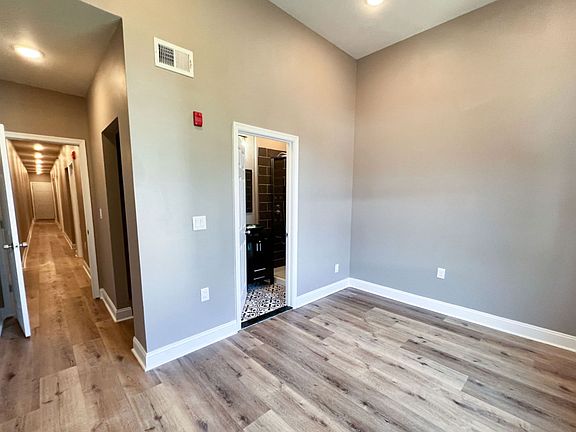 2nd image of 1429 W Diamond St #2