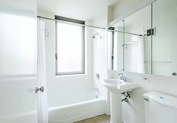 5th image of 1500 Lexington Ave APT 7q