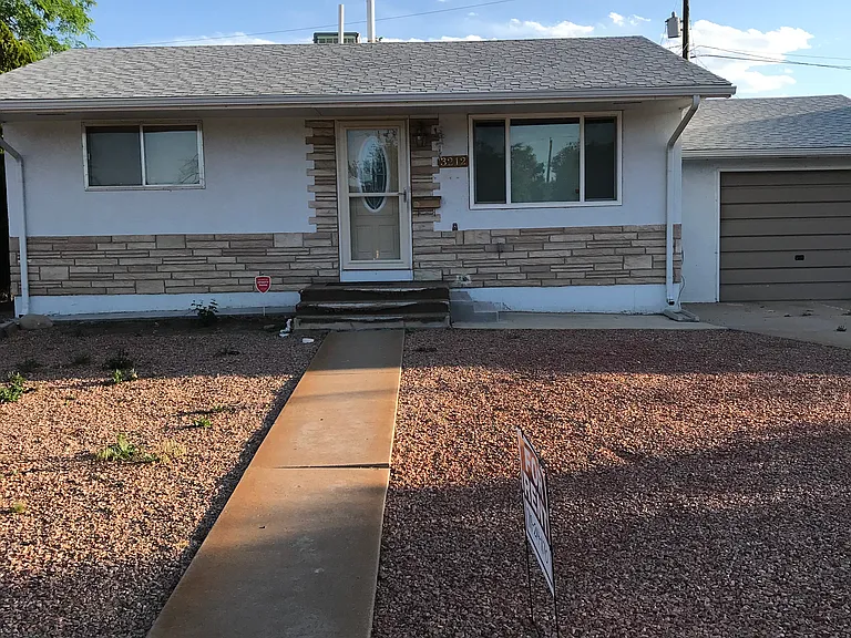 3212 Hollybrook Ln — Photo 1
