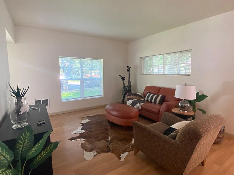 301 Edwards St — Photo 2