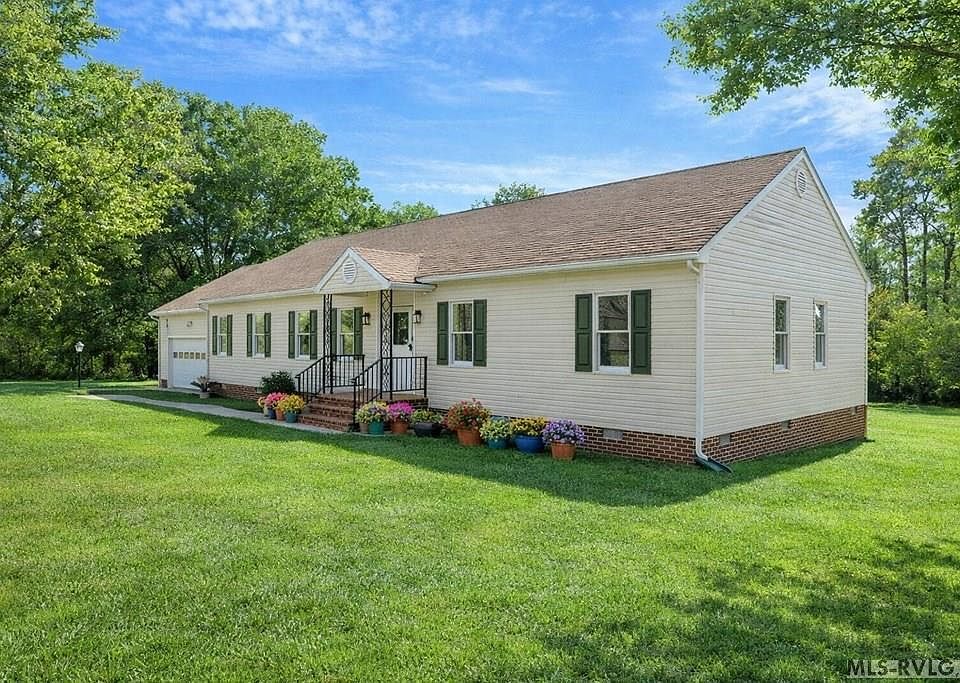 1st image of 127 Cumbia Ln