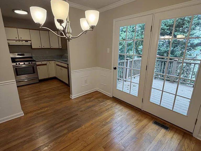 218 Tudor Dr — Photo 7