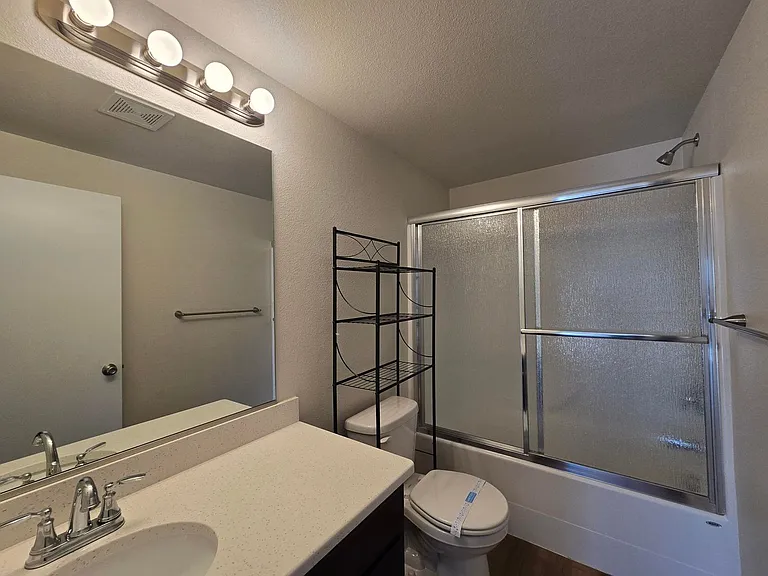 713 W Bonneville St — Photo 8