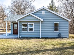 7190 Lakeshore Rd, Fort Gratiot, MI 48059