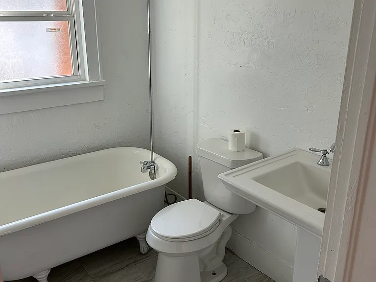 738 W Maple Ave #B — Photo 7