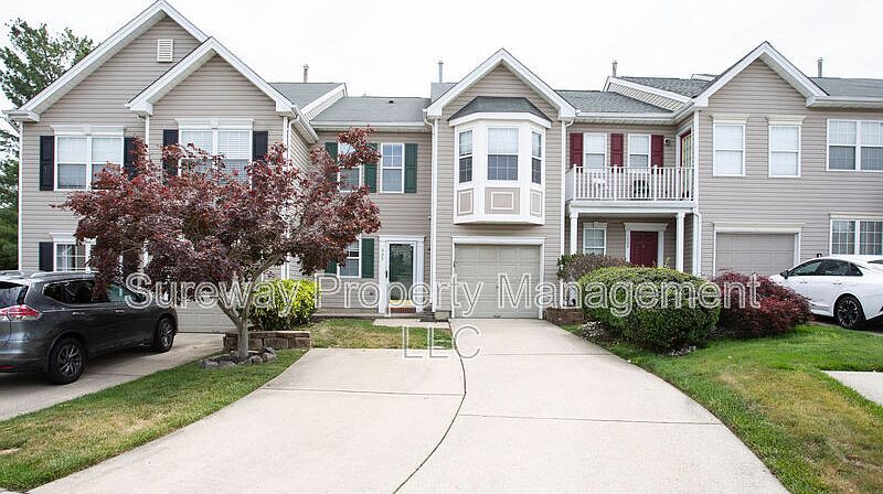 1st image of 605 Doral Dr