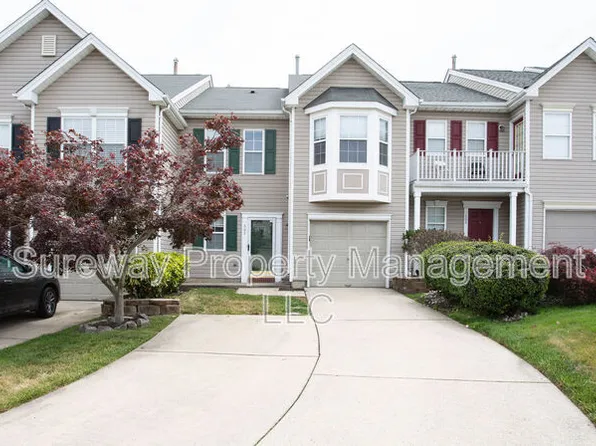 605 Doral Dr, Blackwood, NJ 08012