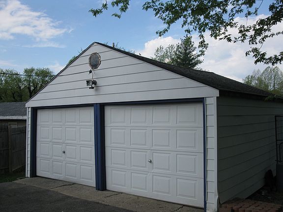 4th image of 817 Knob Hill Dr
