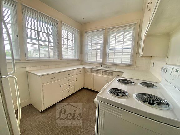 3rd image of 218 1/2 W 4th St #1