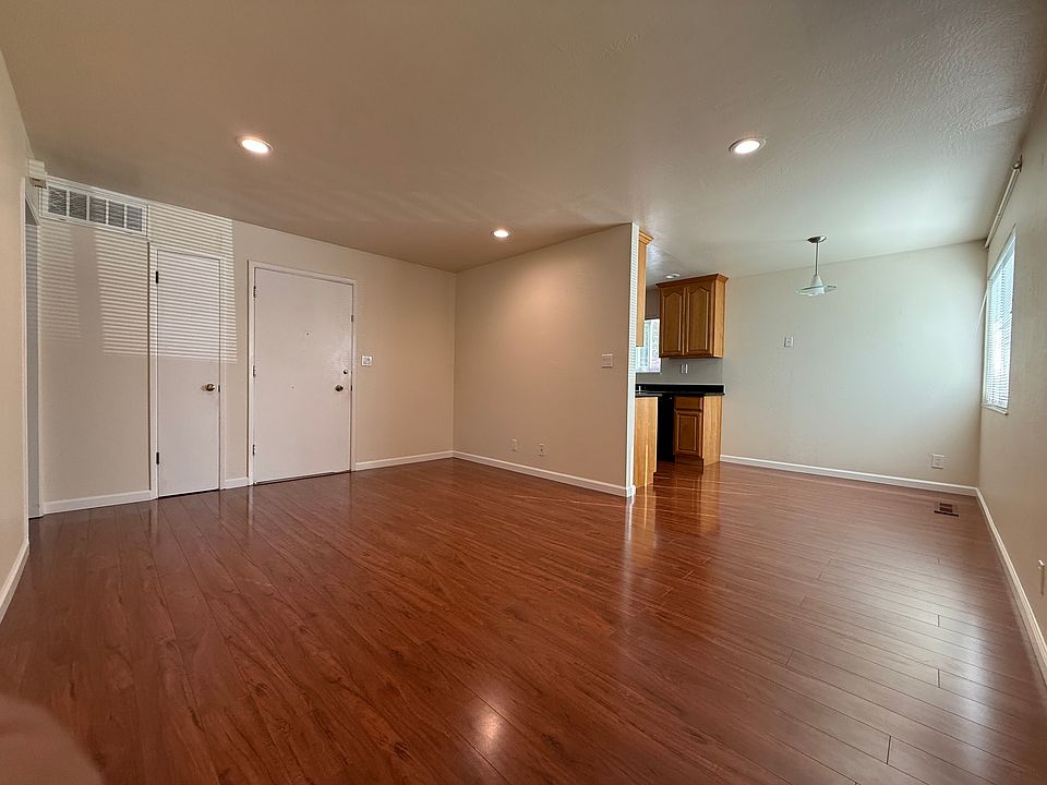 1st image of 421 College Ave #94306