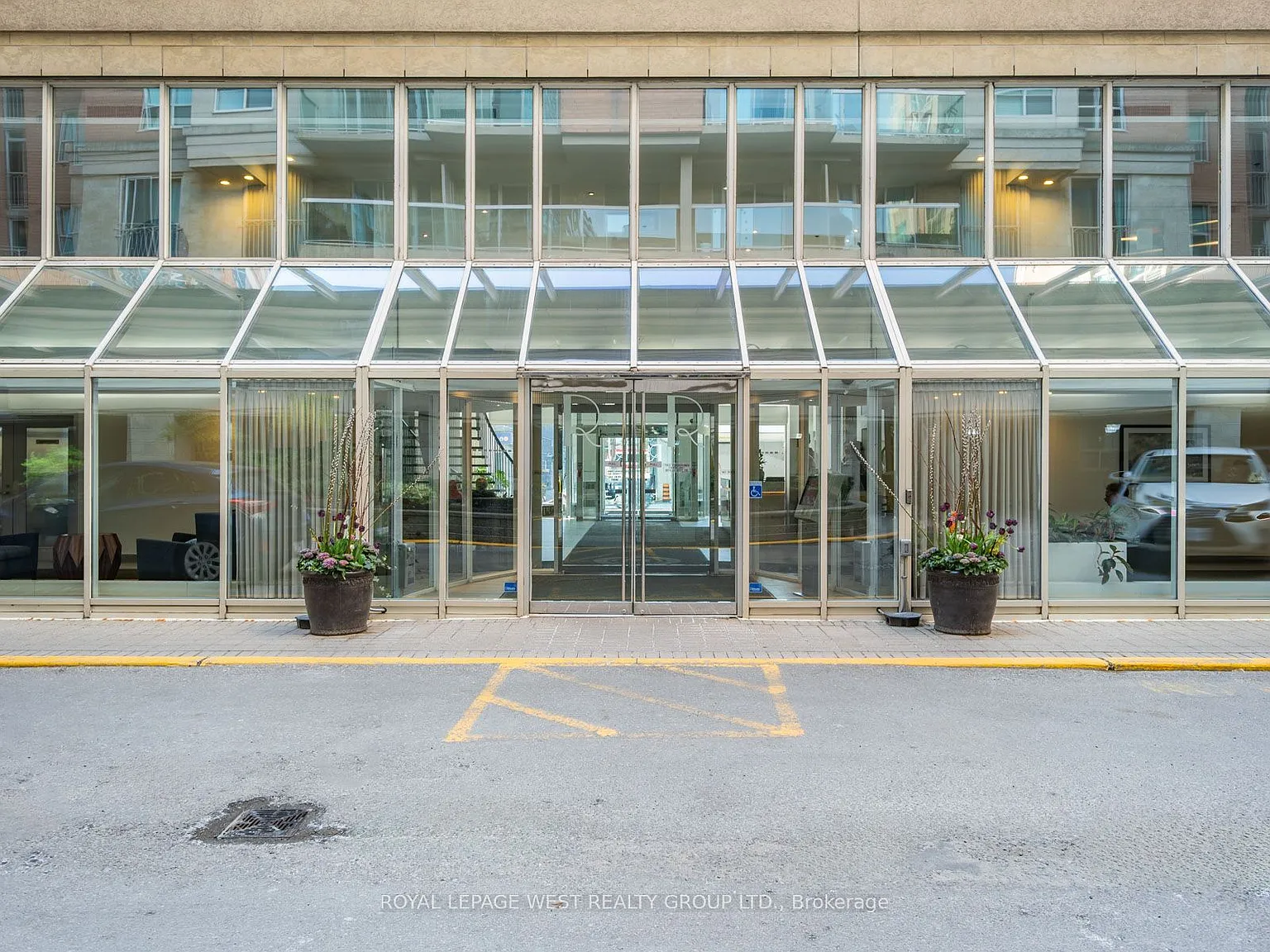 1 bed, $2,400 — Photo 4