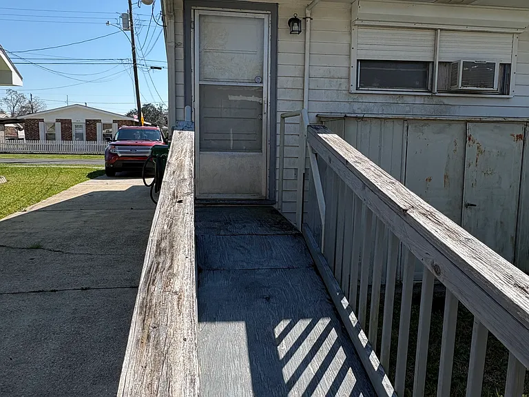 Annette Dr — Photo 43