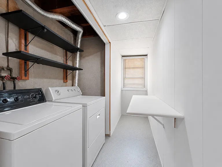 5969 Jannette St — Photo 18
