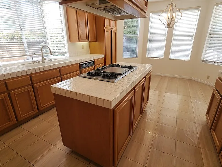 2162 Ventia — Photo 20