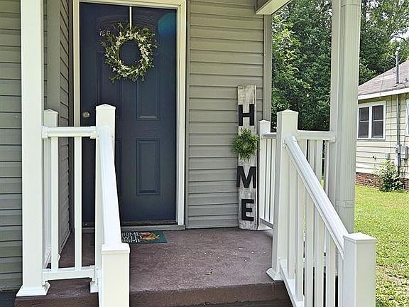2nd image of 901 Lee Dr NW