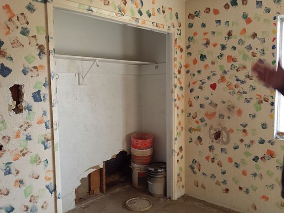 4th image of 2617 Irwin Ave
