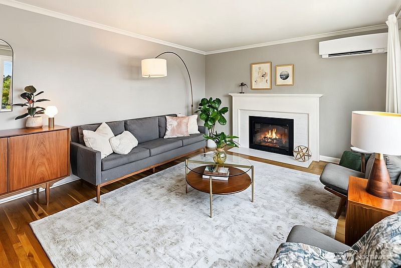 5th image of 10317 11th Avenue NW