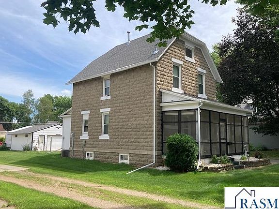 2nd image of 208 Linden St SW