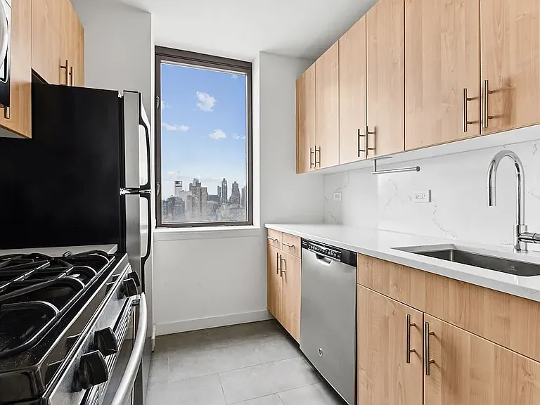520 W 43rd St #23EE — Photo 6