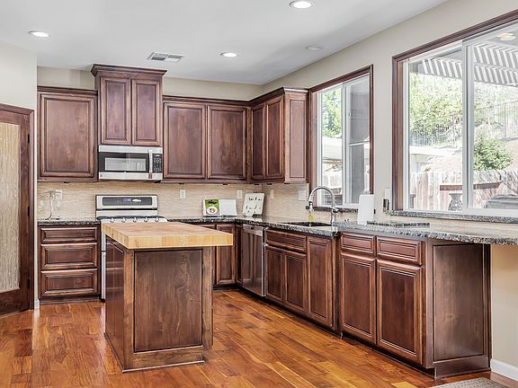 2nd image of 4519 Pheasant Ln