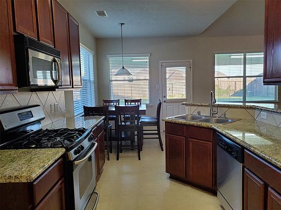 5th image of 9306 Camelia Crest Ln