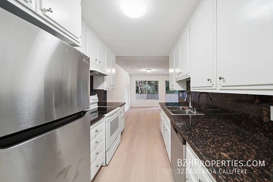 Sunny Front-Facing Westwood Residence Near UCLA | 2 Bed + 2 Bath — Photo 3