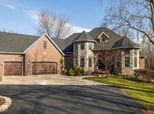 4733 W Woods End Dr, Springfield, MO 65803