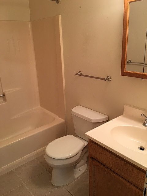 2nd image of 1861 S Sawburg Ave APT 8