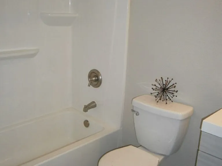 5252 Landis St — Photo 16