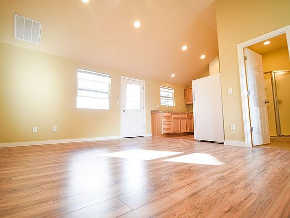 3rd image of 408 SE 99th Ave