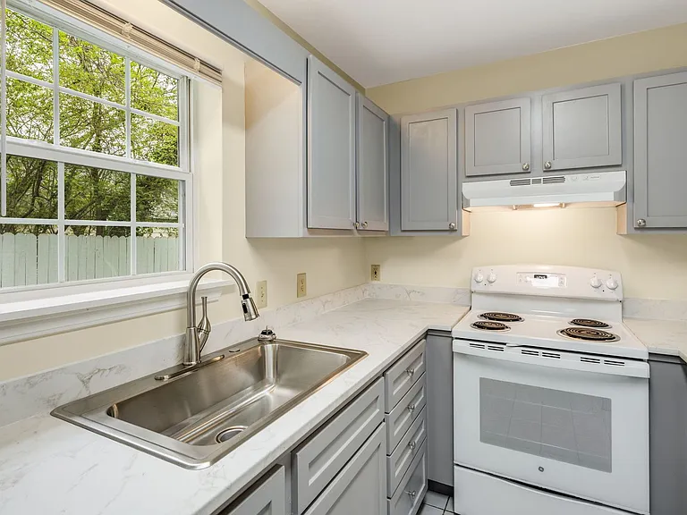 Mount Clare Avenue Apartments — Photo 11